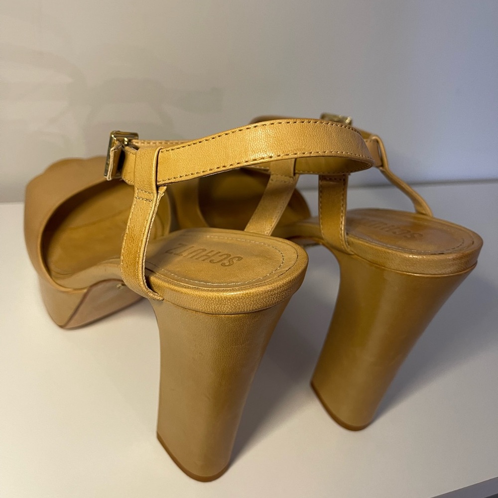 Schutz - caramel leather heel